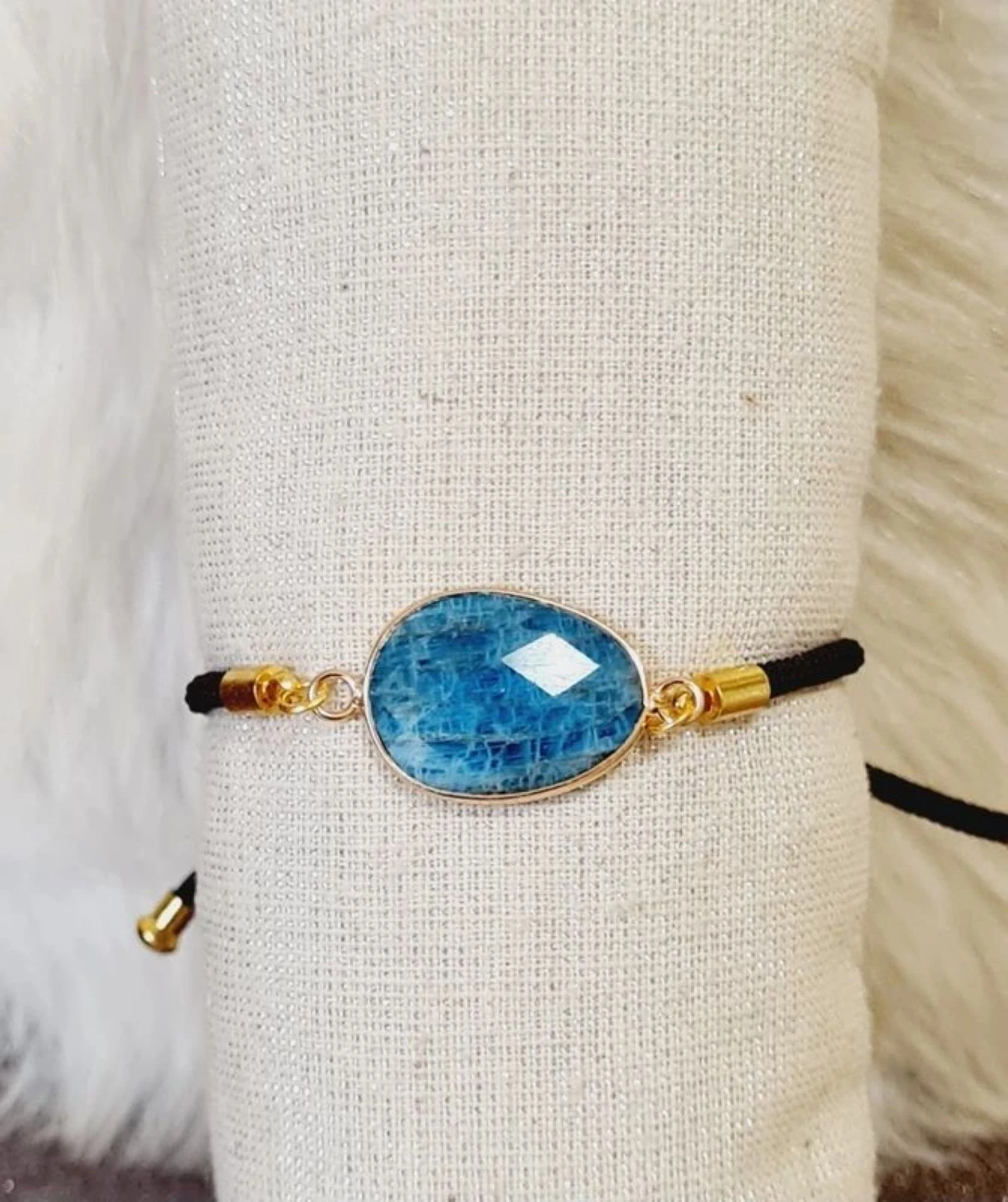 Bracelet cordon réglable pierre Apatite